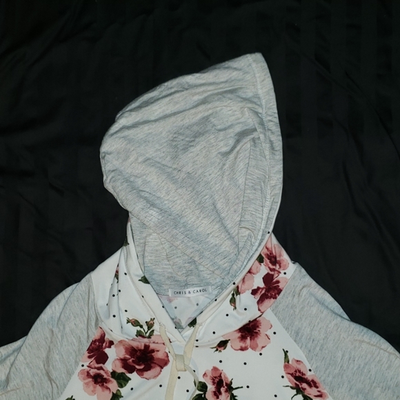 CHRIS AND CAROLGRAY AND WHITE FLORAL SPRING HOODIE - Picture 3 of 4
